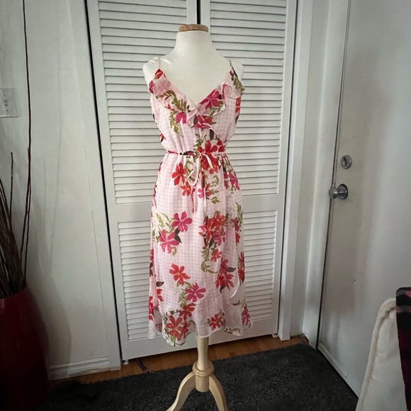 Brand new floral wrap around Guess Dress - Picture 2 of 6